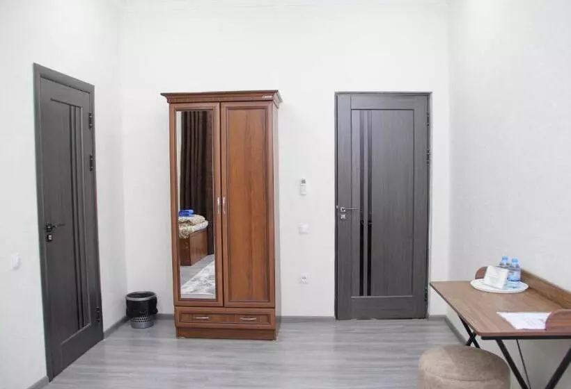 Majatalo Chinara Guest House Airport