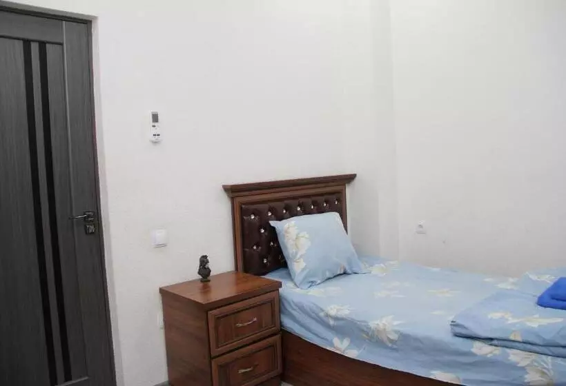 Majatalo Chinara Guest House Airport