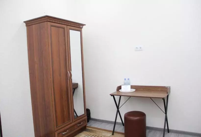 Majatalo Chinara Guest House Airport