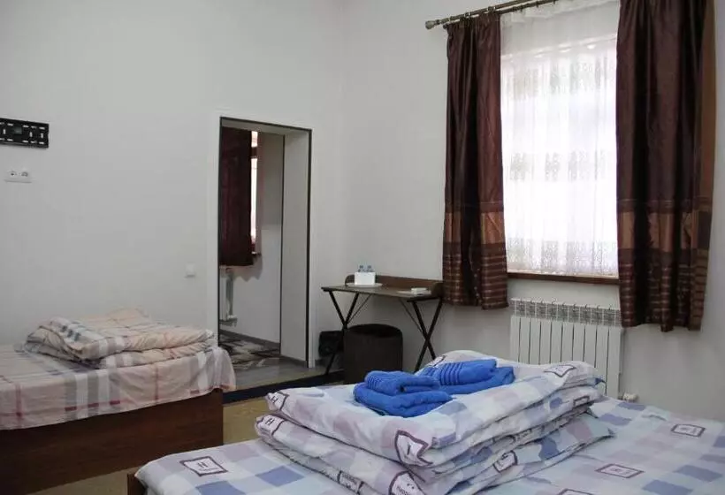 Majatalo Chinara Guest House Airport