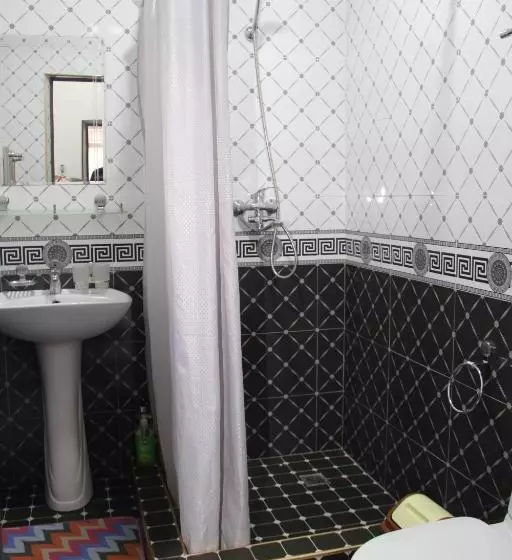 Majatalo Chinara Guest House Airport