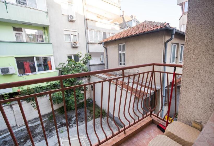 Super Center   Apartment On Kiril & Metodi Square