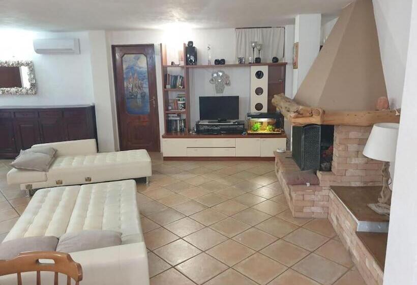 Accogliente Seminterrato A Due Passi Dal Mare