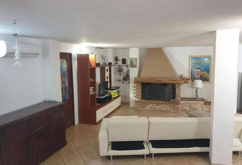 Accogliente Seminterrato A Due Passi Dal Mare