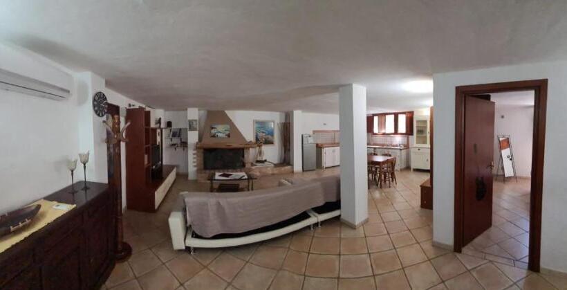 Accogliente Seminterrato A Due Passi Dal Mare