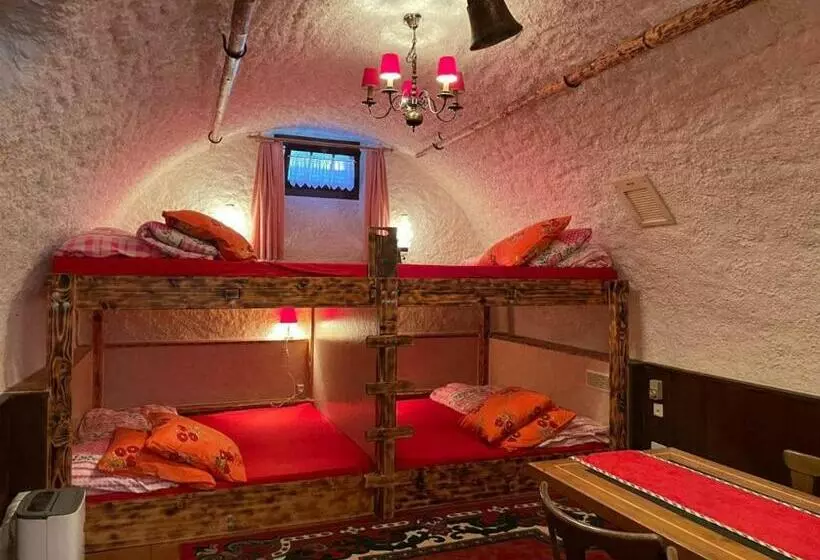 Retkeilymaja Casa Job   Gasthaus   Sauna, Whirlpool   Trun