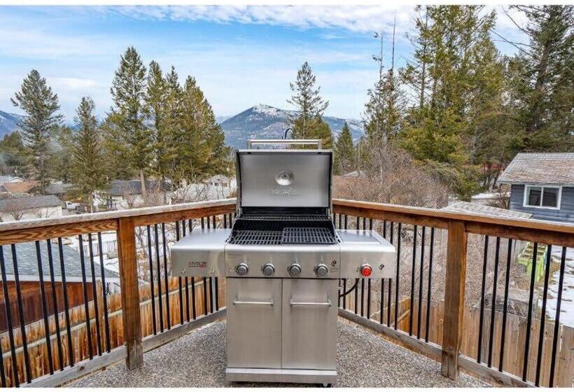 Evergreen Escape I Fireplace I Walk To The Lake