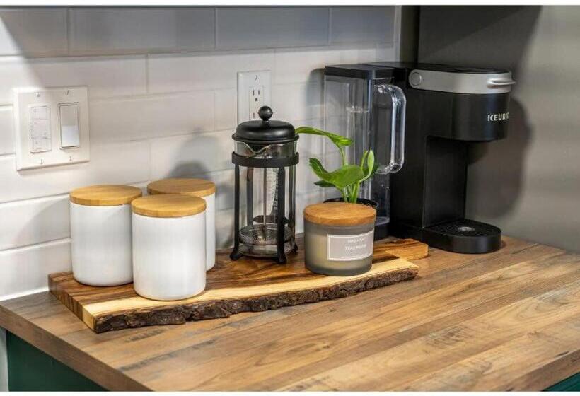 Evergreen Escape I Fireplace I Walk To The Lake