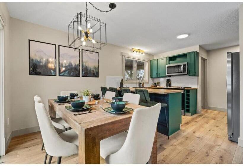 Evergreen Escape I Fireplace I Walk To The Lake