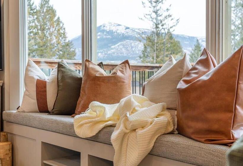 Evergreen Escape I Fireplace I Walk To The Lake