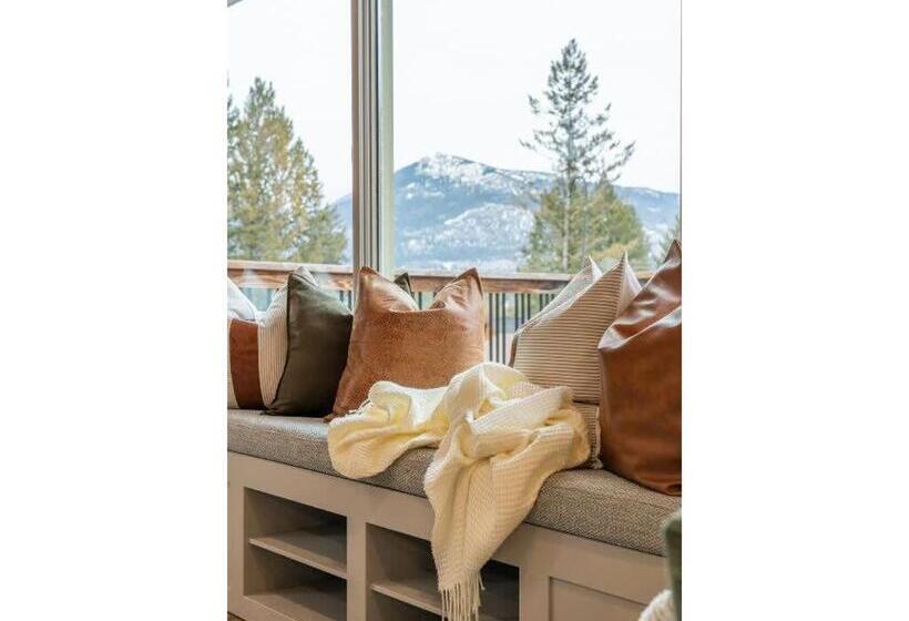 Evergreen Escape I Fireplace I Walk To The Lake