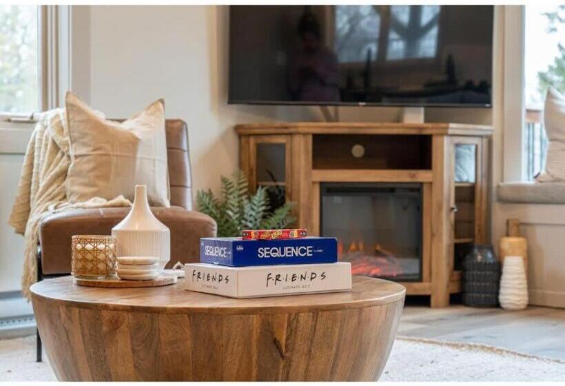 Evergreen Escape I Fireplace I Walk To The Lake