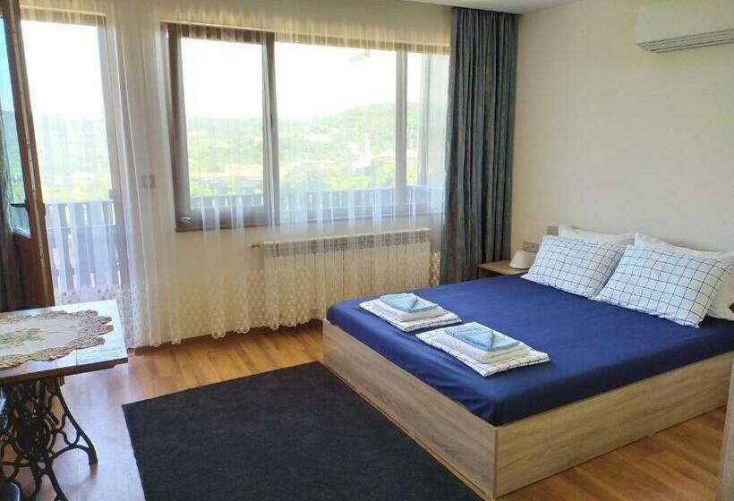 پانسیون Stefi House