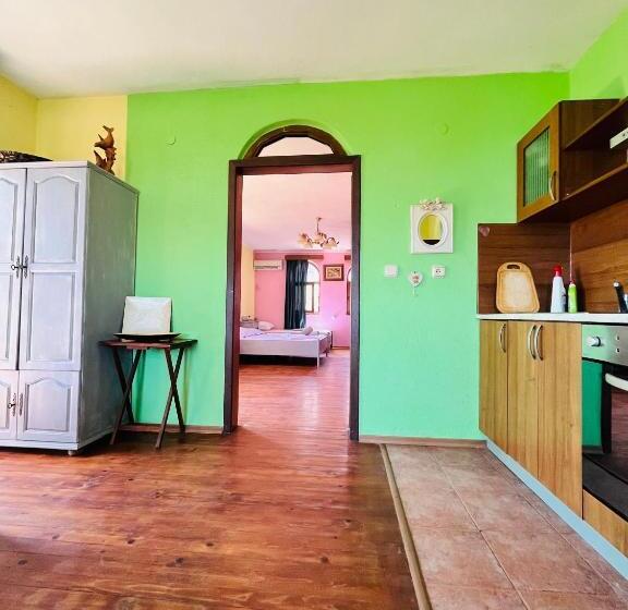 بنسيون Brunette Beauties Guesthouse & Studio Sinemorets