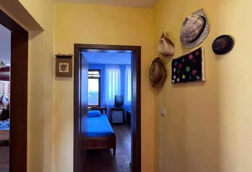 پانسیون Brunette Beauties Guesthouse & Studio Sinemorets