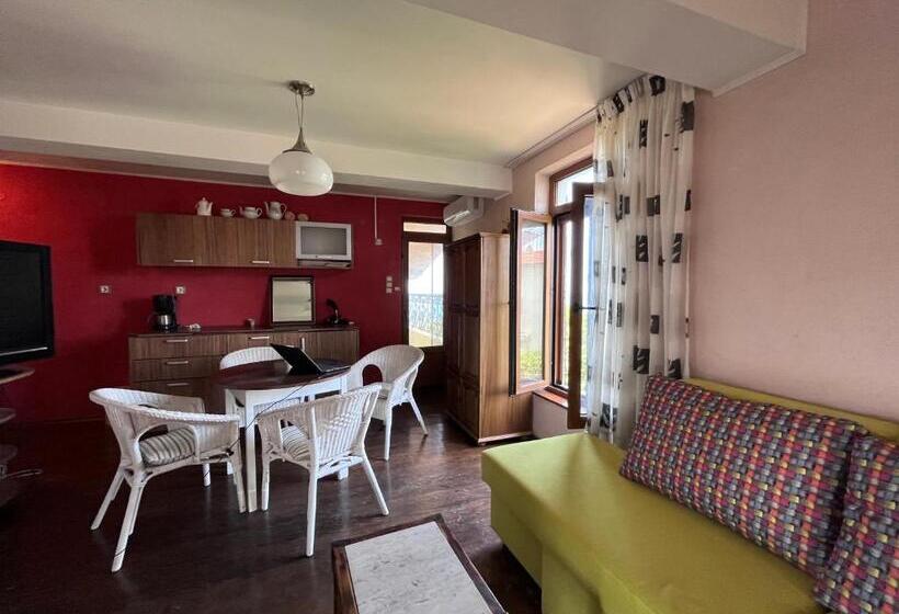 بنسيون Brunette Beauties Guesthouse & Studio Sinemorets