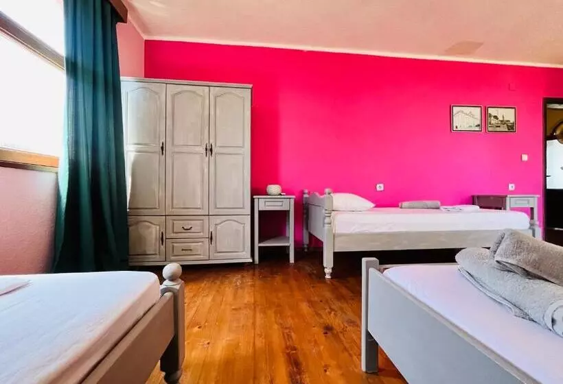 پانسیون Brunette Beauties Guesthouse & Studio Sinemorets