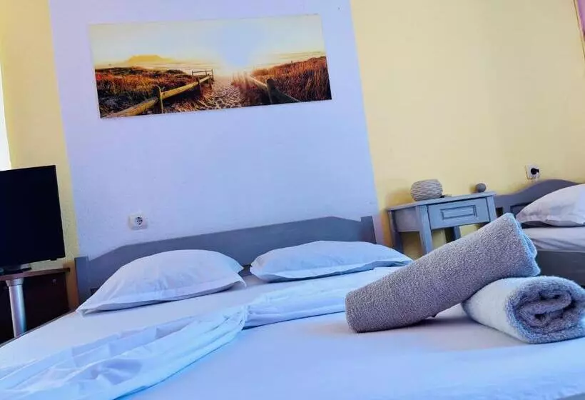پانسیون Brunette Beauties Guesthouse & Studio Sinemorets