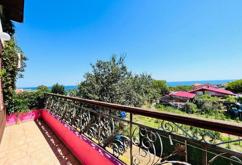 بنسيون Brunette Beauties Guesthouse & Studio Sinemorets