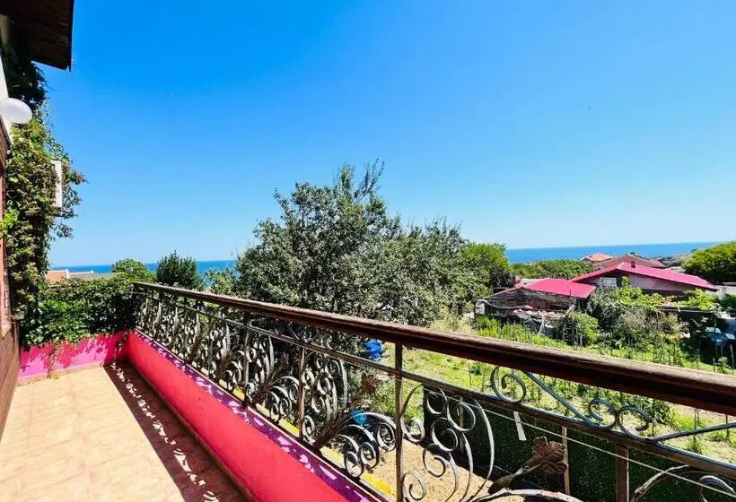 پانسیون Brunette Beauties Guesthouse & Studio Sinemorets