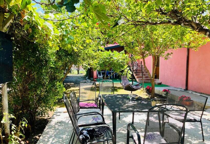 بنسيون Brunette Beauties Guesthouse & Studio Sinemorets