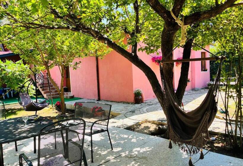 بنسيون Brunette Beauties Guesthouse & Studio Sinemorets