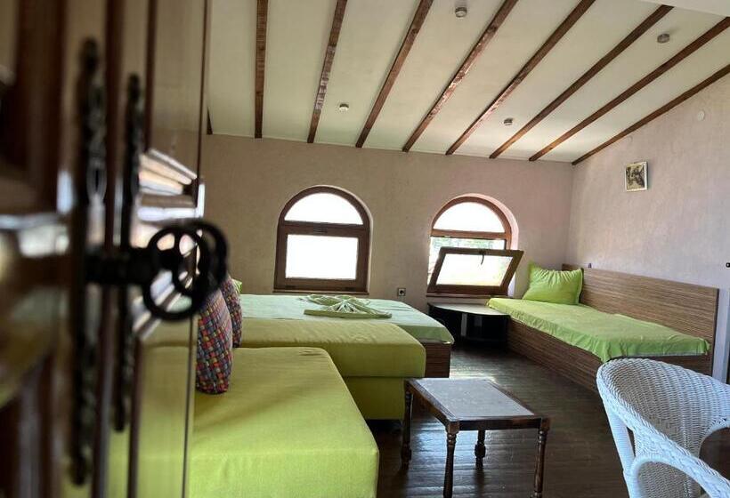 بنسيون Brunette Beauties Guesthouse & Studio Sinemorets