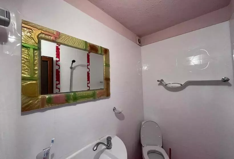 پانسیون Brunette Beauties Guesthouse & Studio Sinemorets