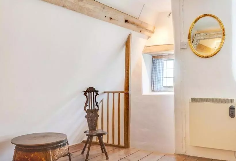 1 New Thatched Cottage
