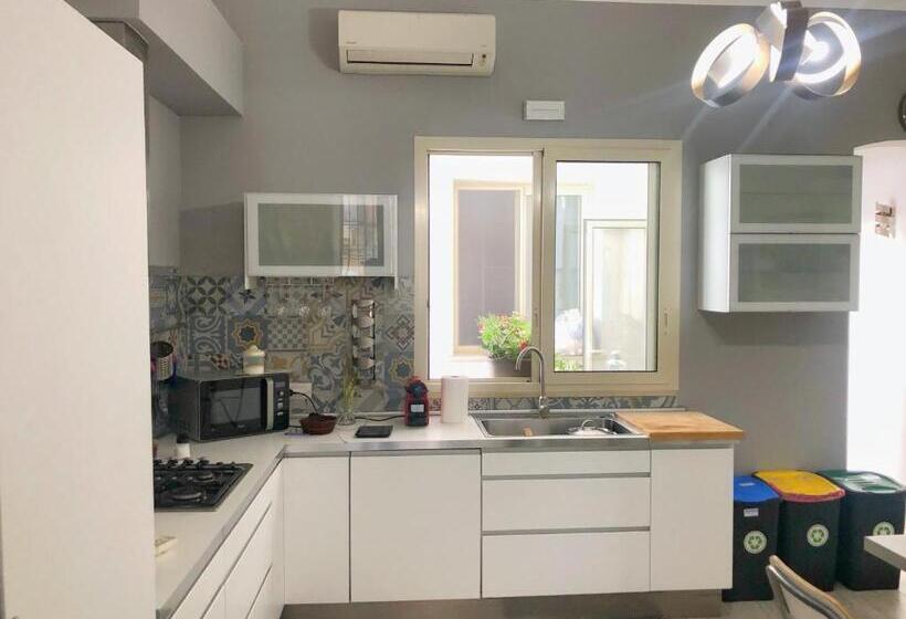 Apartment Alfonzetti 5 Min Walk To Central Train And Bus Station