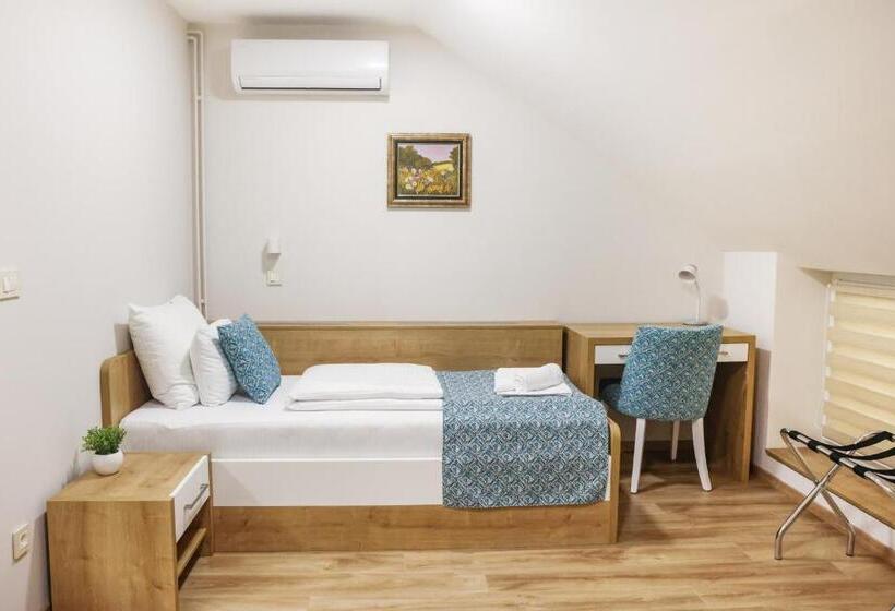 Grand Park Rooms & Apartments