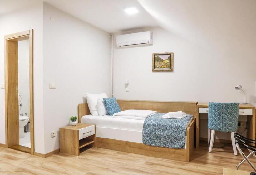 Grand Park Rooms & Apartments