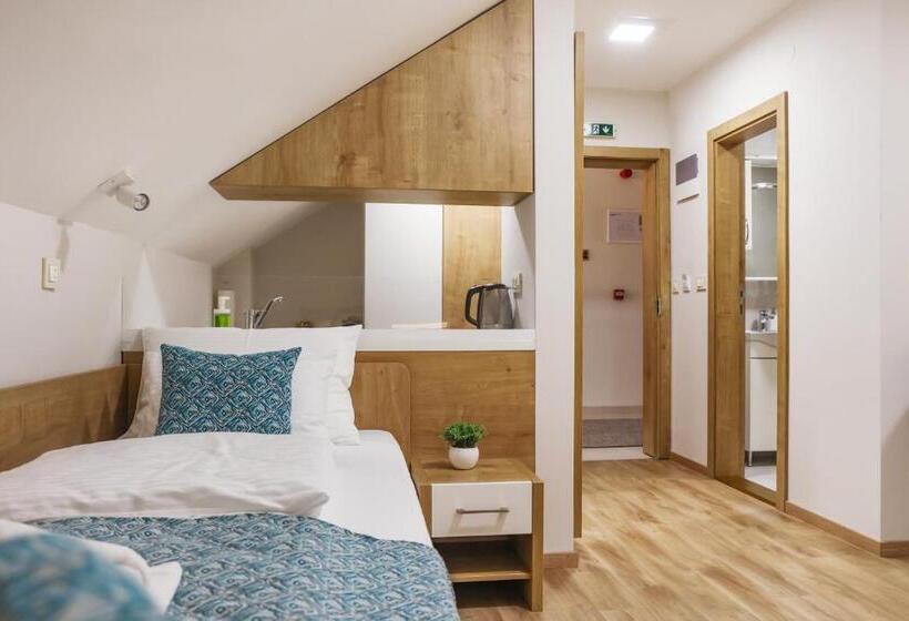 Grand Park Rooms & Apartments