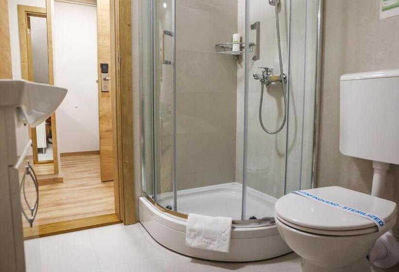 Grand Park Rooms & Apartments