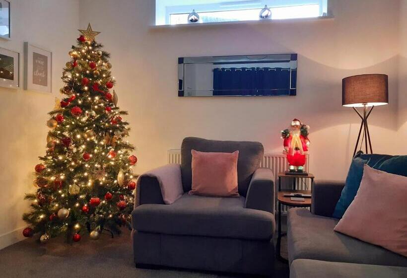 No S 7 And 8 Llewelyn Apartments