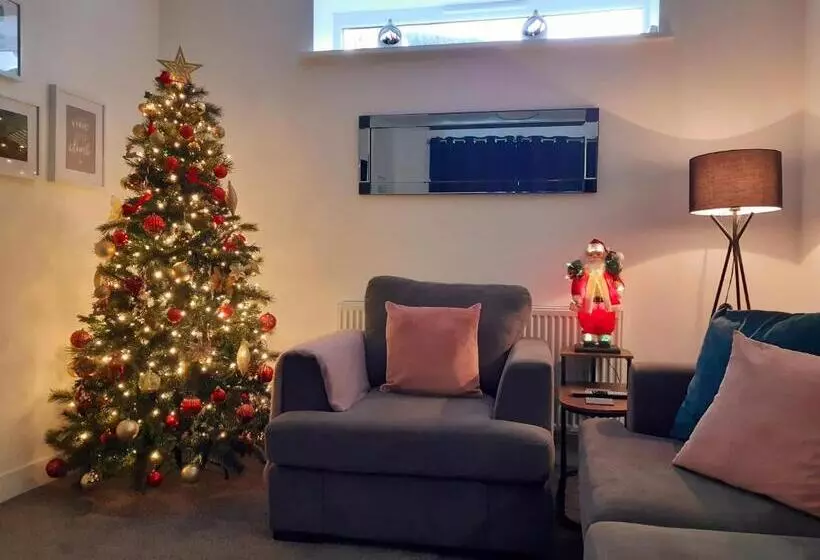 No S 7 And 8 Llewelyn Apartments