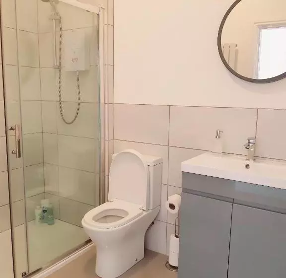 No S 7 And 8 Llewelyn Apartments