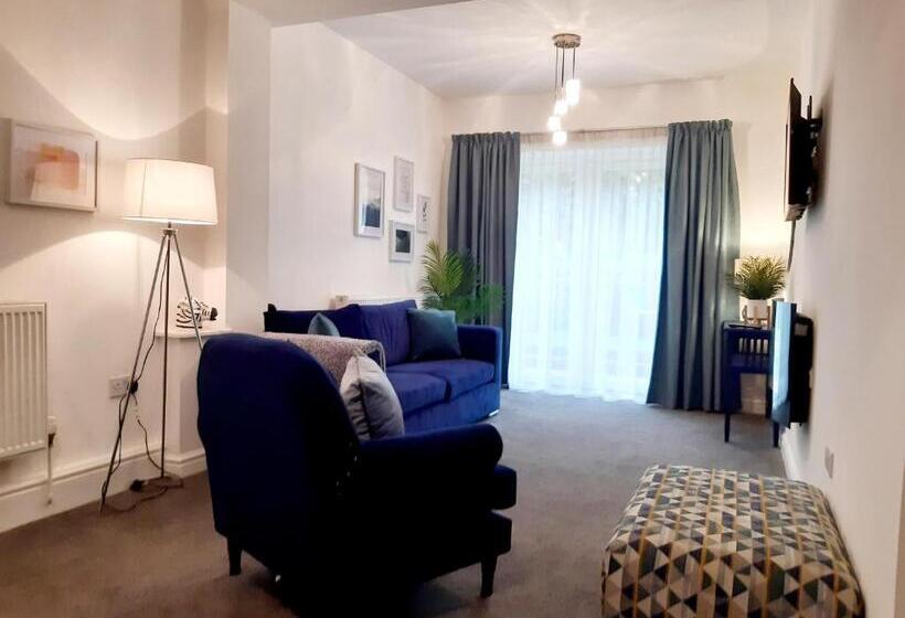 No S 7 And 8 Llewelyn Apartments