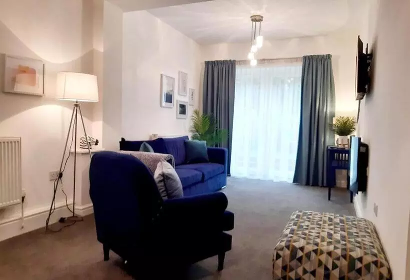 No S 7 And 8 Llewelyn Apartments