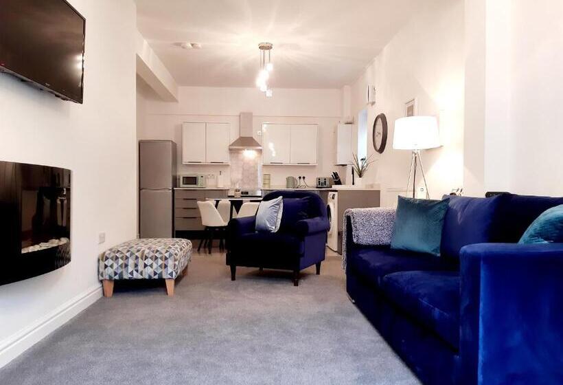 No S 7 And 8 Llewelyn Apartments