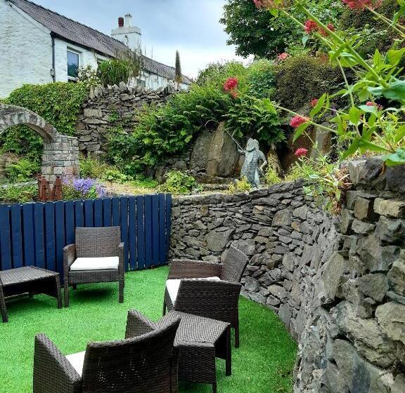 No S 7 And 8 Llewelyn Apartments