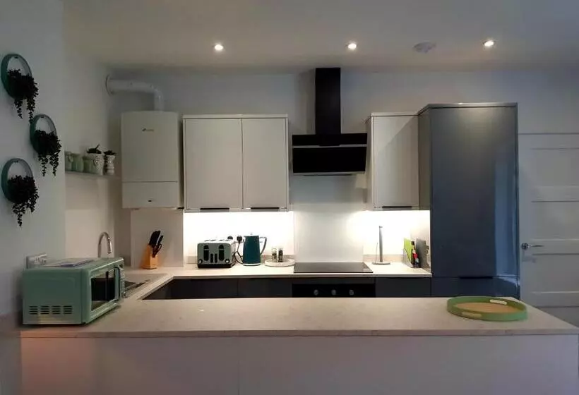 No S 7 And 8 Llewelyn Apartments