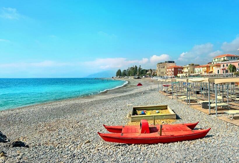 Sissy E Sammy 200 Mt From Sea