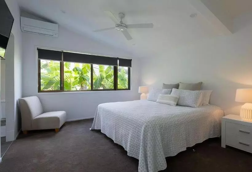 The Pool House Coolum Beach