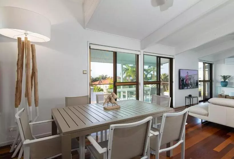 The Pool House Coolum Beach