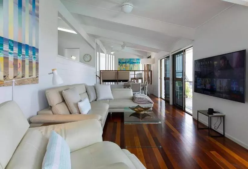 The Pool House Coolum Beach
