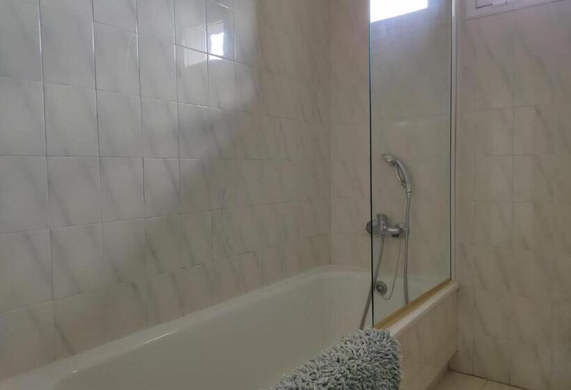 A Grenla Entre Viñedos