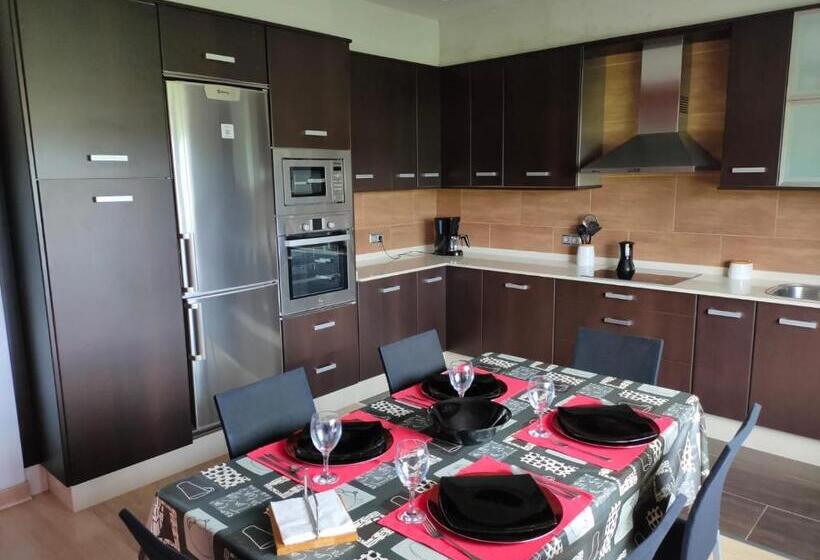 A Grenla Entre Viñedos