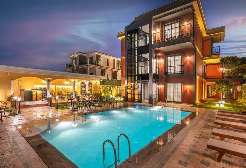 Motif Hotel çeşme