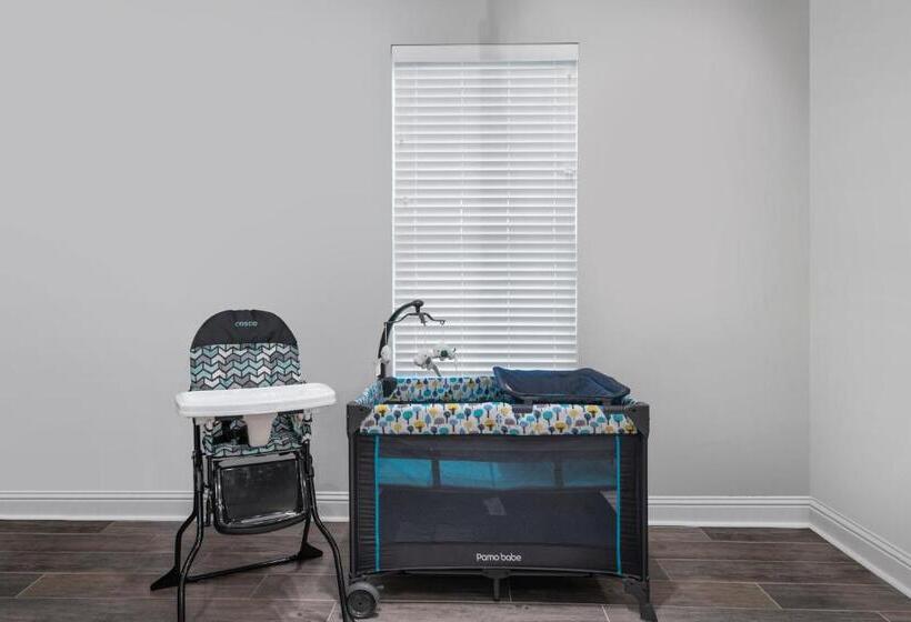 Modern Regional Art Gallery Home! Spacious & New